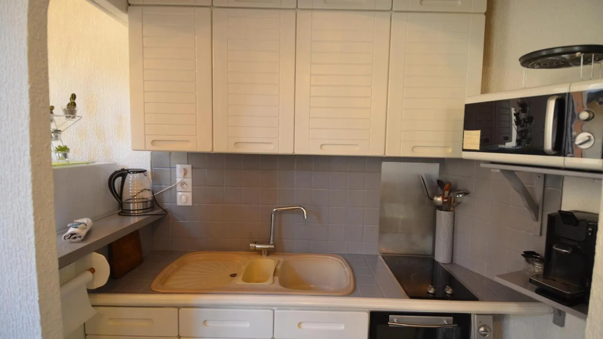 Appartement Avec Parking Pour 4 Personnes En Plein Coeur De Monaco contacts